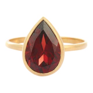 3.5 Carat Pear Cut Garnet Cocktail Ring Size 7 in 18k Yellow Gold For Sale