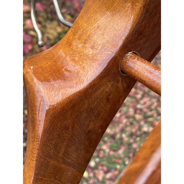 Brown Pair of Mid 20th Century Mod Fratelli Reguitti Italian Dovetail Wooden Hanger W Pole For Sale - Image 8 of 12