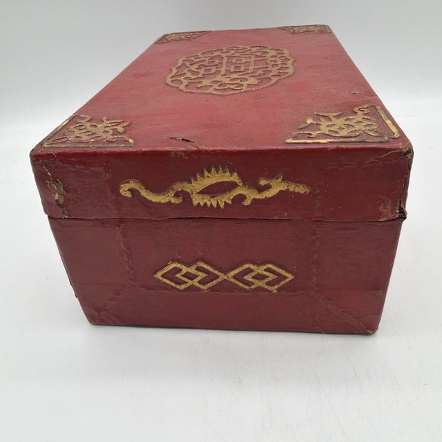 Vintage Chinese Red Lacquer Wedding Box With Removable Interior Tray & Double Happiness Symbol For Sale - Image 13 of 18