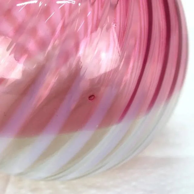 Late 20th Century Cranberry & Opalescent Swirled Glass Juice Pitcher With Ruffled Rim 20thC For Sale - Image 5 of 9