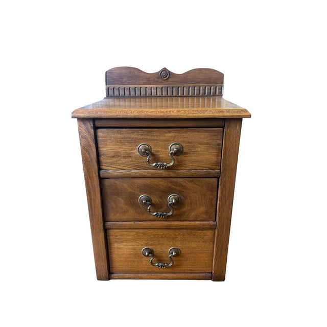 Early 20th Century Early 20th Century Oak Gentleman’s Chest of Drawers With Mirror, Removable Valet Chest & Original Hardware For Sale - Image 5 of 9