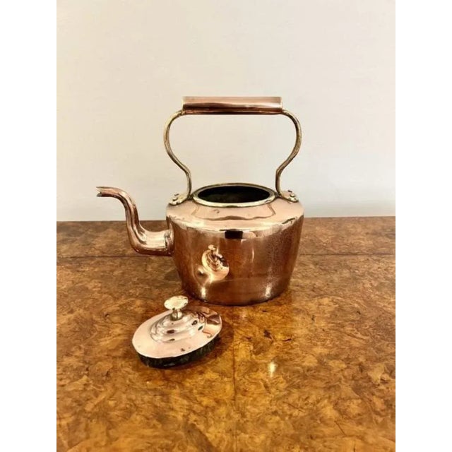 Quality small antique George III copper kettle having a quality copper kettle with a removable lid with the original brass...