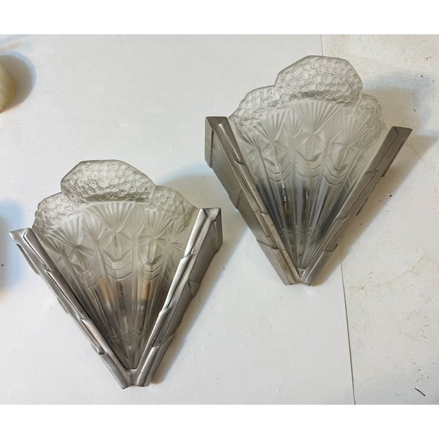 Art Deco 1920s Pair of Frnech Art Deco Sconces Signed Noverdy For Sale - Image 3 of 14