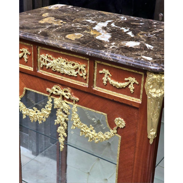 French Louis XV Marquetry Bedside Cabinet With Glass Door, Marble Top & Gold Accents For Sale - Image 3 of 9