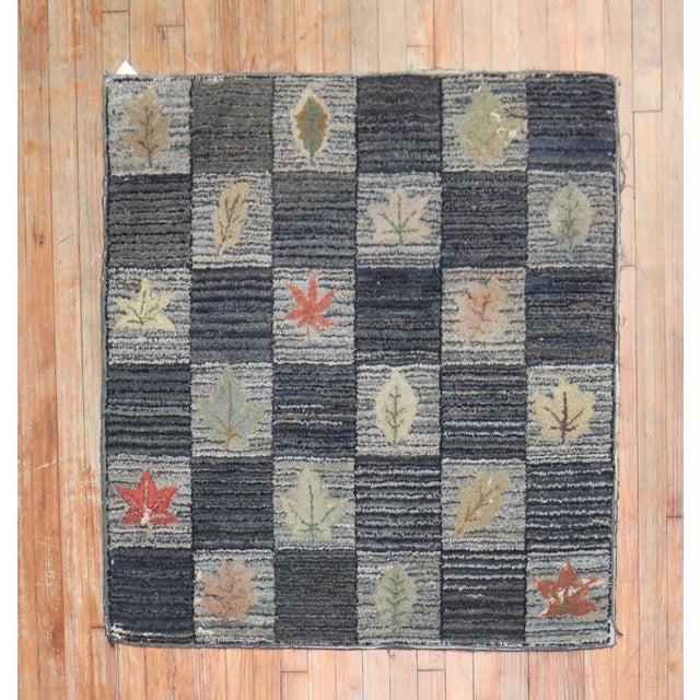 Mid 20th Century Floral Leaf Design American Hooked Scatter Rug For Sale - Image 9 of 18
