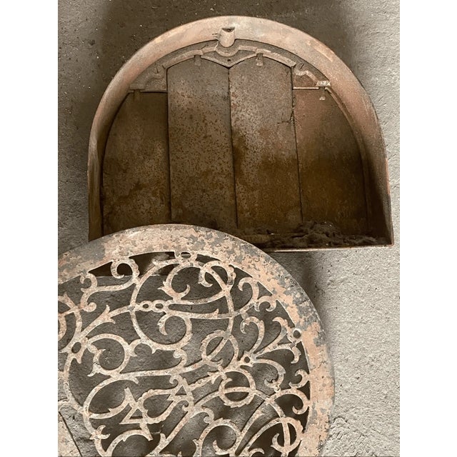 19th Century Antique Ghotic Style Cast Iron Summer Fireplace Screen For Sale - Image 5 of 9