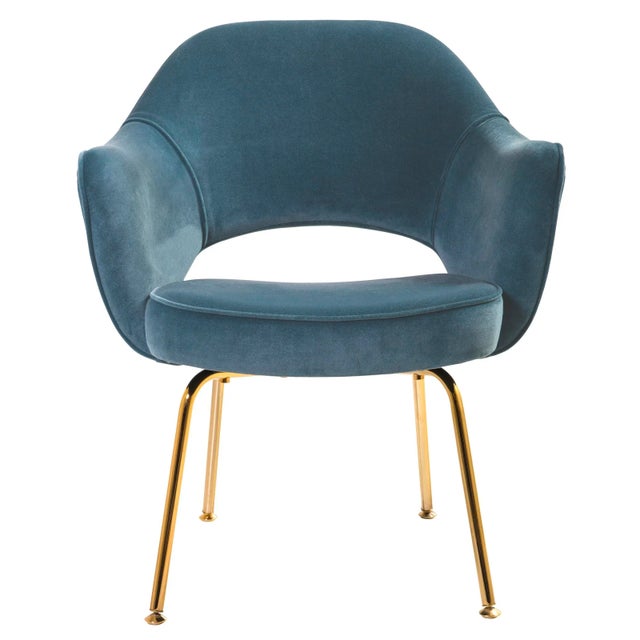 Knoll Saarinen Executive Arm Chairs in Pavo Blue Velvet, Pair For Sale - Image 4 of 6
