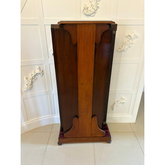 Mid 19th Century Large Antique Victorian Figured Extendable Dining Table in Mahogany, 1860s For Sale - Image 5 of 17