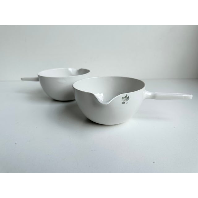 Historical Laboratory Saucepans with Handles in Technical Porcelain by Rosenthal Germania Brand Line, Marktredwitz, Germany, 1940s, Set of 2 For Sale - Image 6 of 13