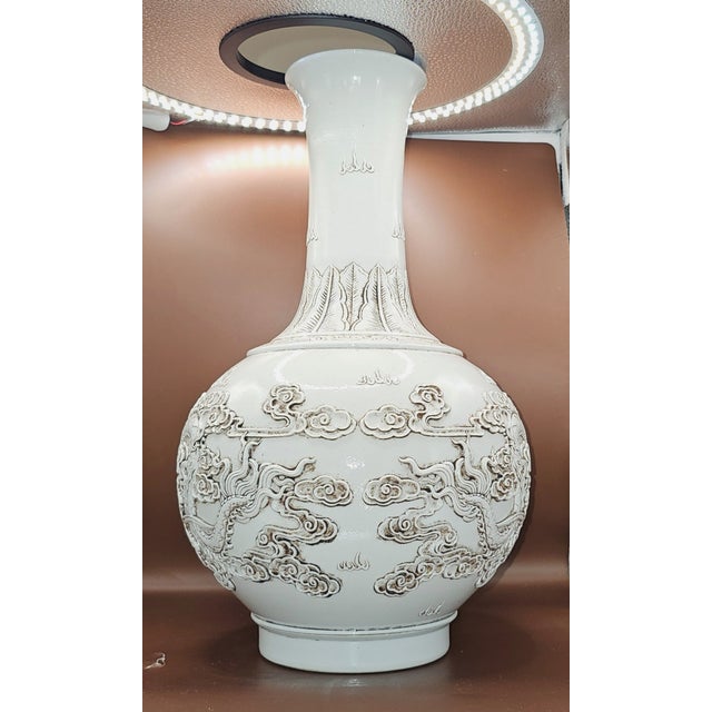 Chinese Wang Bingrong Signed Amazing White Glaze Chinese Large Vase With Dragons Antique For Sale - Image 3 of 6