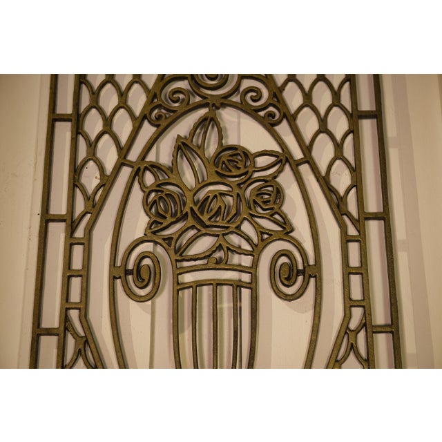 Art Deco Decorative Cast Iron Grill, 1930s, in Very Good conditions. Designed 1920 to 1949