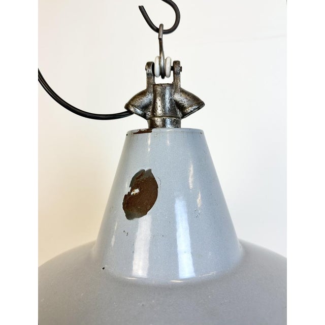 Mid-Century Modern Industrial Grey Enamel Factory Pendant Lamp, 1960s For Sale - Image 3 of 18