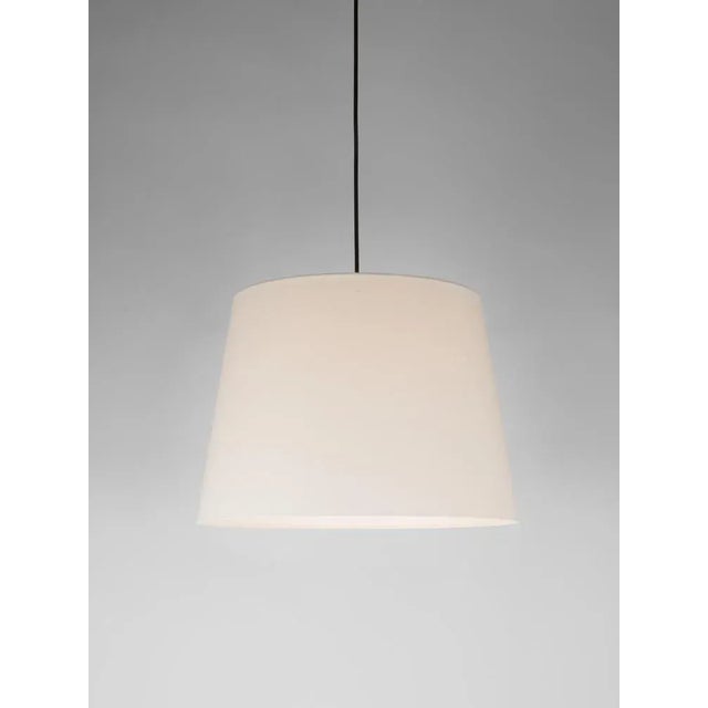White sísísí cónicas gt1 pendant lamp by santa & cole dimensions: d 45 x h 32 cm materials: metal, linen. Available in...