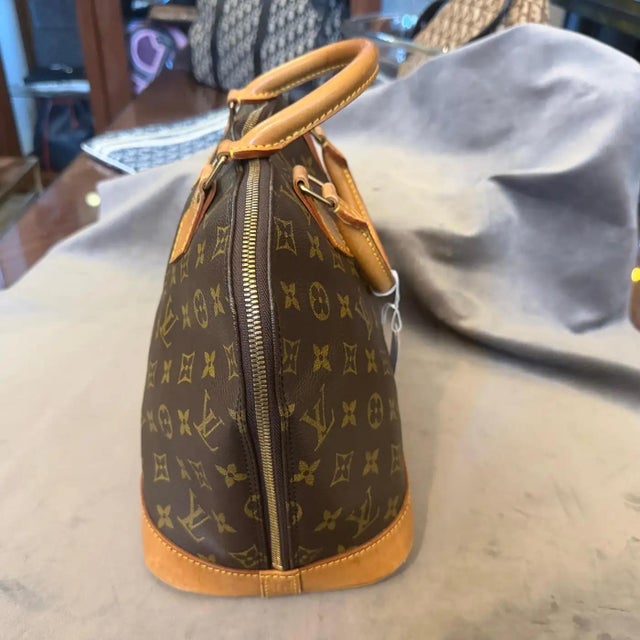 Louis Vuitton A Late 20th Century Louis Vuitton Monogram Canvas Alma Hand-Bag For Sale - Image 4 of 16