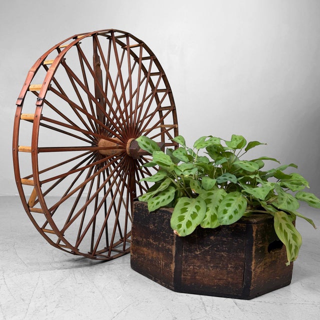 Contemporary Antique Taishō Japanese Spinning Wheel, 1910 For Sale - Image 3 of 10