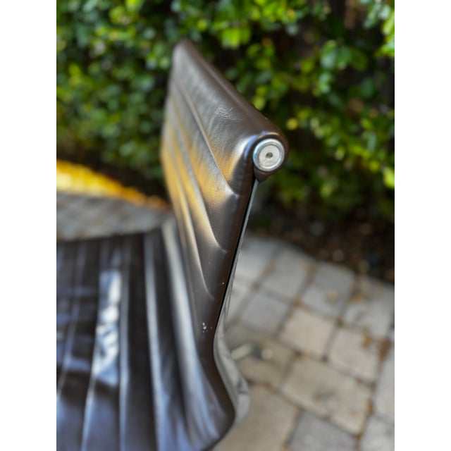 Mid-Century Modern Herman Miller Eames Aluminum Group Side Chairs, Mid-Century Modern For Sale - Image 3 of 5