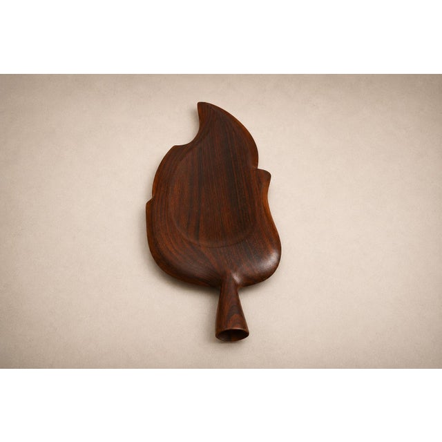 1960s Brazilian Rosewood Leaf-Form Serving Tray / Sculptural Organic Modern Hand-Carved Tray / Mid-Century Decorative Serving Piece For Sale - Image 9 of 12