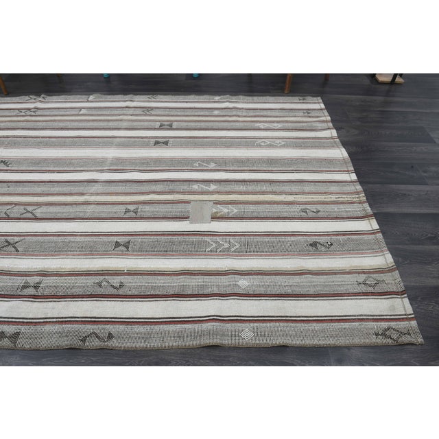 White 1970s Vintage Handmade Wool Cotton Gray Kilim Rug For Sale - Image 8 of 11