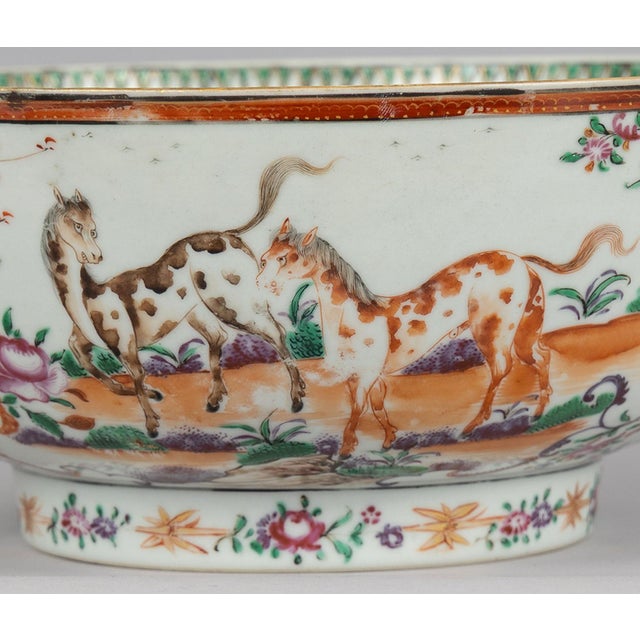 Mid 18th Century 18th Century Chinese Qing Dynasty Famille Rose Bowl For Sale - Image 5 of 9