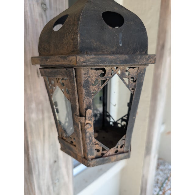 1900-1909 Set of Lanterns on Cast Iron Victorian Style Brackets For Sale In Tampa - Image 6 of 12