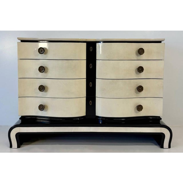 Art Deco Bedroom Set in Parchment and Black Lacquer, Chest and Bedside Tables by Osvaldo Borsani, Italy, 1940s, Set of 3 For Sale - Image 6 of 7