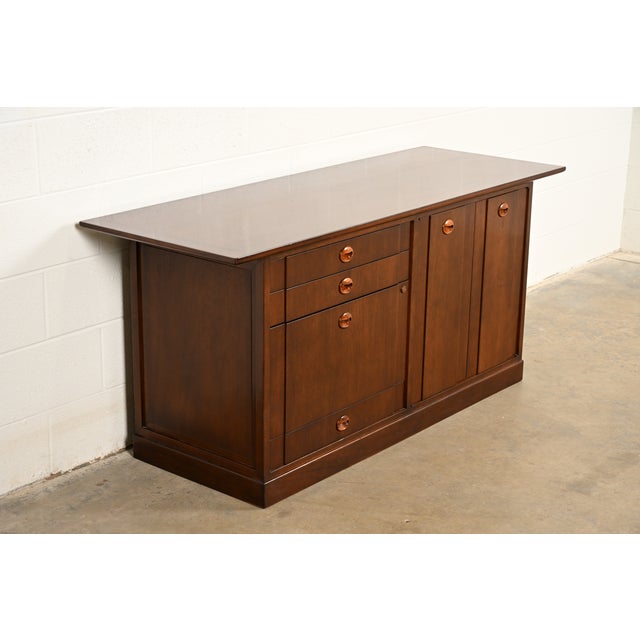 Dunbar Furniture Edward Wormley for Dunbar Mid-Century Modern Walnut and Rosewood Sideboard Credenza | Circa 1960s For Sale - Image 4 of 13