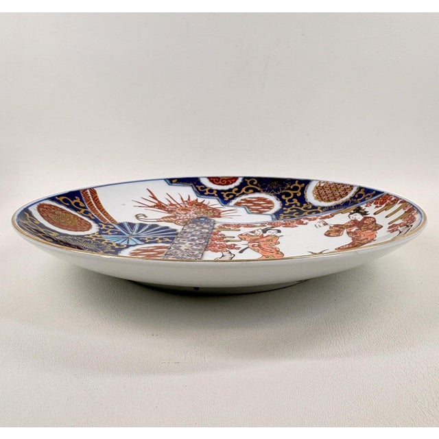 Japanese Vintage Hand-Painted "Gold Imari" Japanese Porcelain Charger – Geisha & Cherry Blossom For Sale - Image 3 of 9