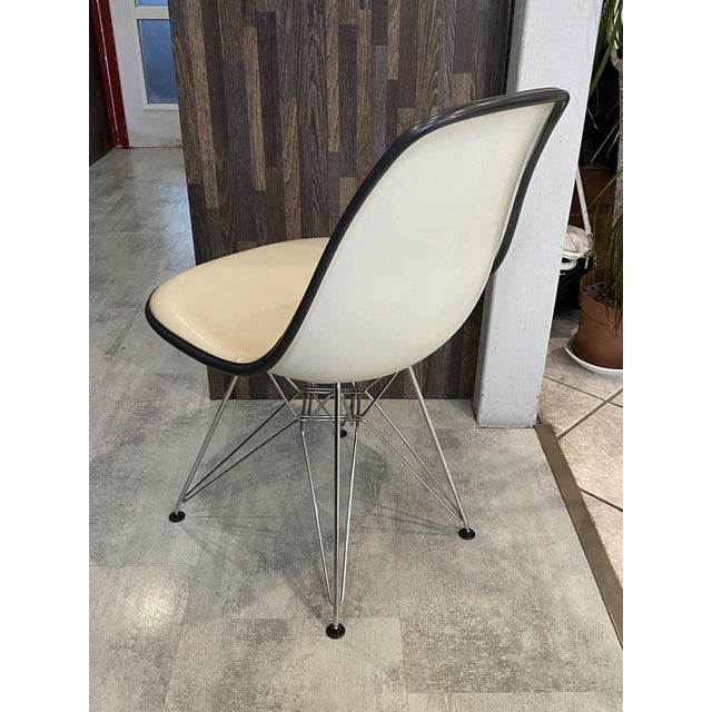 1970s Off-White Vinyl Chair by Charles and Ray Eames for Herman Miller, 1950s For Sale - Image 5 of 15