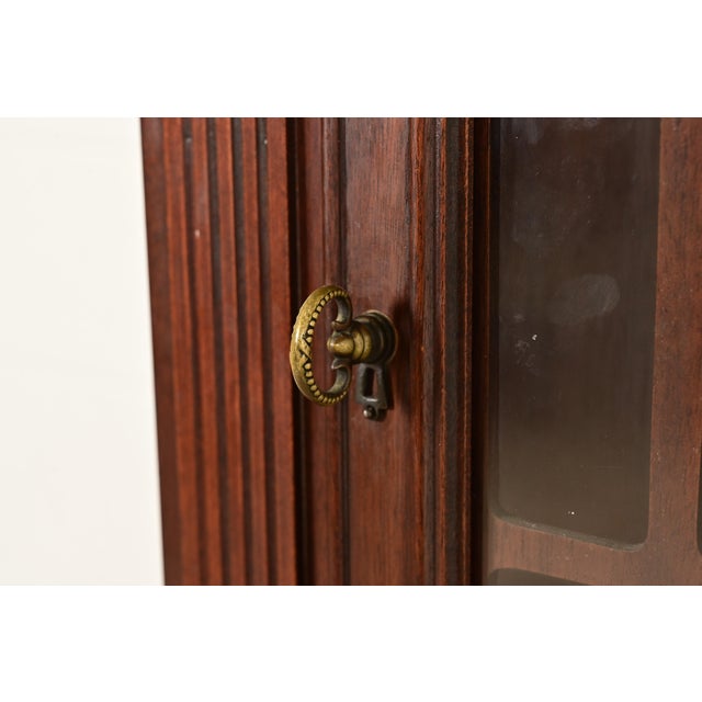 Baker Furniture Style Georgian Flame Mahogany Corner Cabinet, Circa 1940s For Sale In South Bend - Image 6 of 10