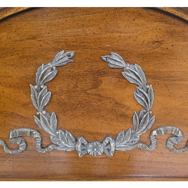 Pair of Vintage Henredon French Regency Louis XVI Style Walnut and Brass Arched Wall Mirrors. For Sale In Washington DC - Image 6 of 8