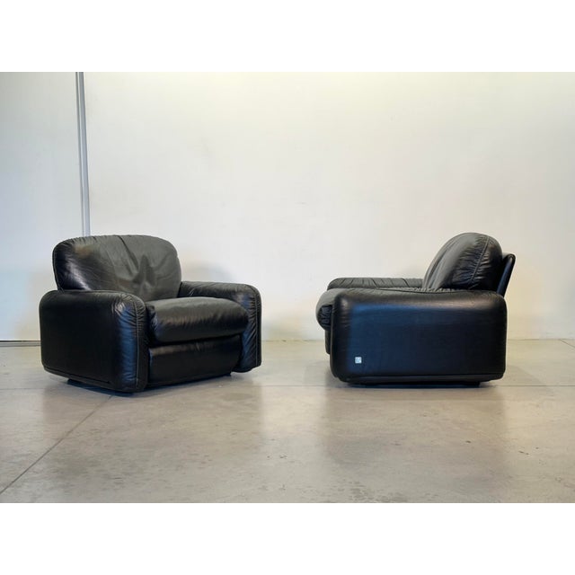 1970s Piumotto Armchairs in Black Leather by Arrigo Arrigoni for Busnelli, 1970s, Set of 2 For Sale - Image 5 of 15