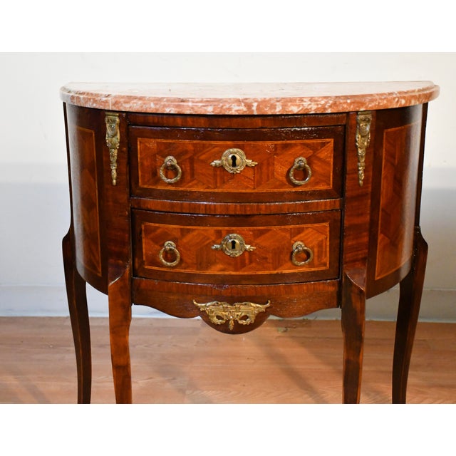 Late 19th Century 1890s Pair French Louis XV Walnut Satinwood Inlay & Marble Top Nightstands For Sale - Image 5 of 18