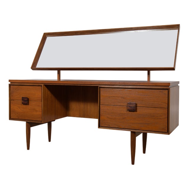Mid-Century Dressing Table in the style of Ib Kofod-Larsen for G-Plan, United Knigdom, 1960s For Sale