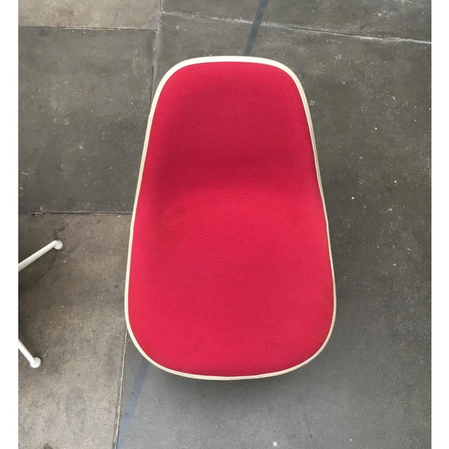 Set of Mid-Century Fiberglass Side Chairs with La Fonda Base by Charles & Ray Eames for Herman Miller For Sale - Image 9 of 18