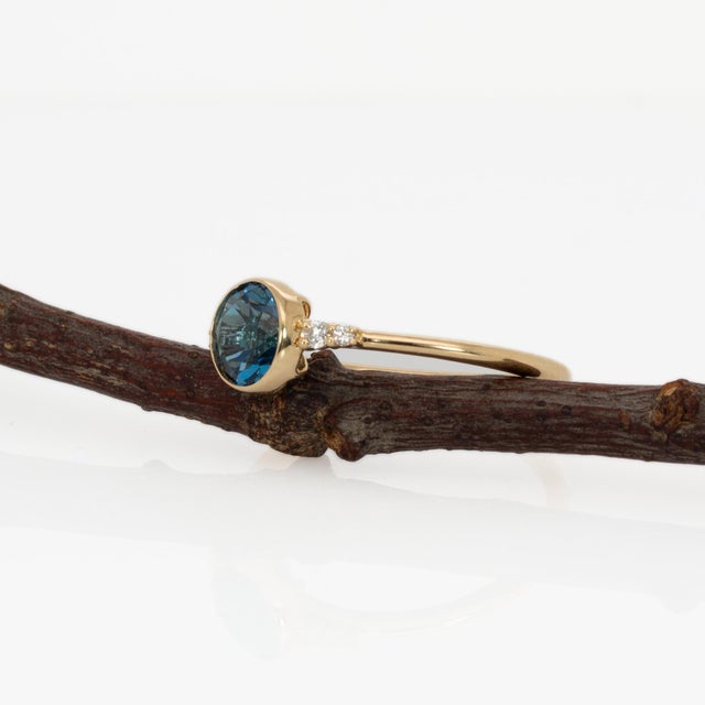 London Blue Topaz Ring With Natural Diamonds Accents: Solid 14k Gold, 5.5mm For Sale - Image 4 of 7