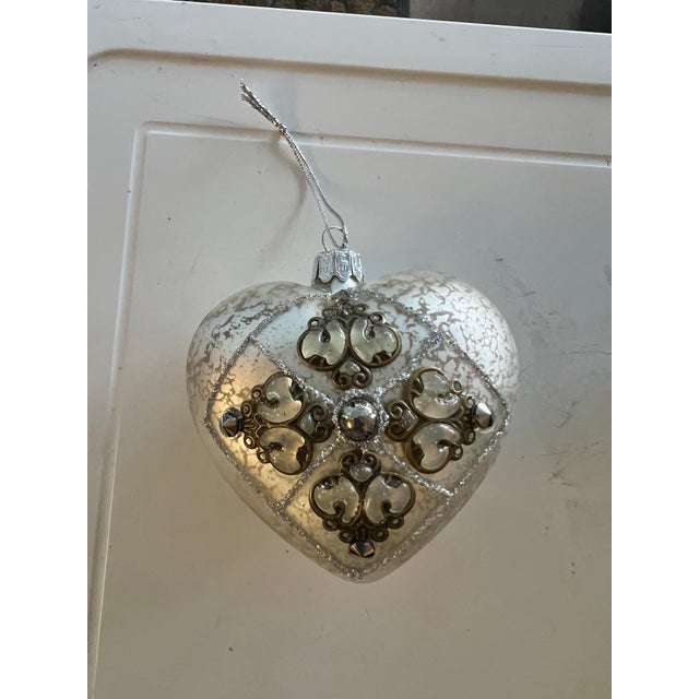 1980s Glass Heart Shaped Ornament With Silver Tones For Sale In West Palm - Image 6 of 8