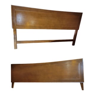 Mid Century Modern Maple and Birch Heywood Wakefield Full Size Bed For Sale
