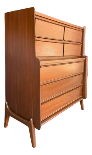 Almost Like New ! Tallboy Bedroom Dresser Chest of Drawers From United Furniture
