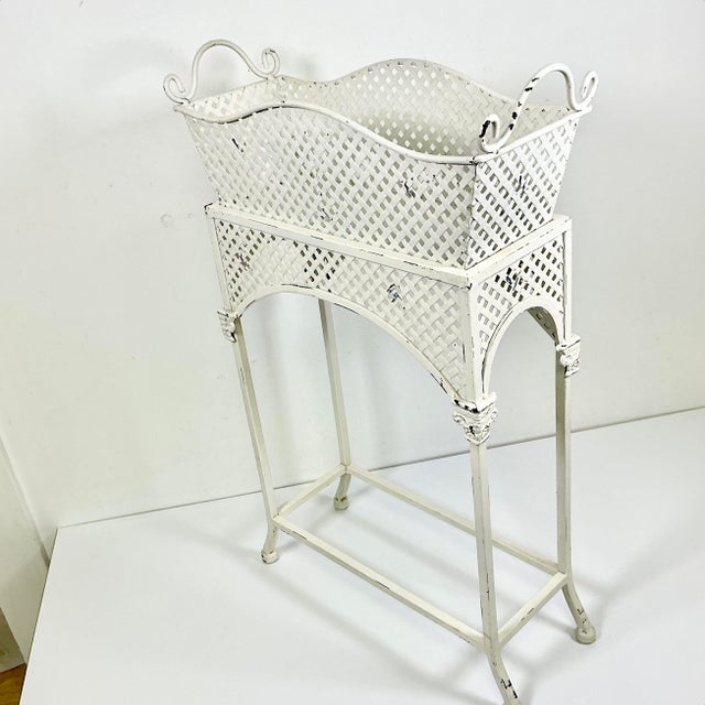 Ivory 1970s Mid-Century Boho Chic Coastal Victorian Tole Metal Flat Bar Lattice Plant Stand. For Sale - Image 8 of 13