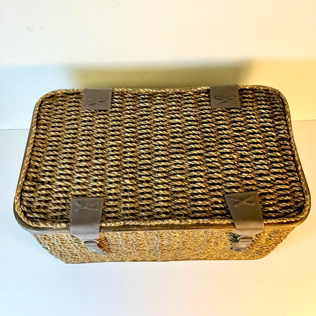 1980s Vintage Boho Chic Arts & Crafts Coastal Large Woven Jute Wicker & Bentwood Storage Lidded Basket For Sale - Image 16 of 18