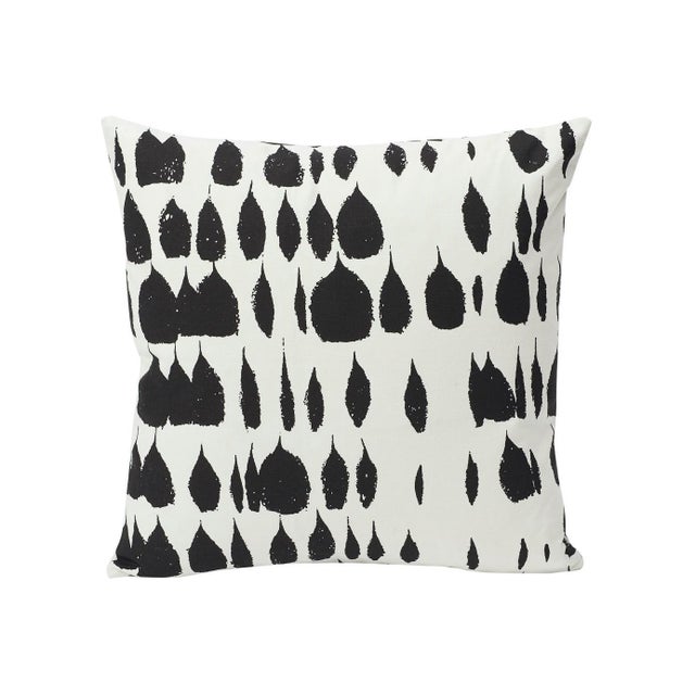 Schumacher Queen of Spain 20" Pillow in Black For Sale In New York - Image 6 of 6