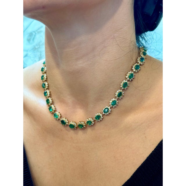35 Ct Oval Shape Natural Zambian Emerald & 20 Carat Diamond Necklace , 17 Inch For Sale - Image 13 of 18