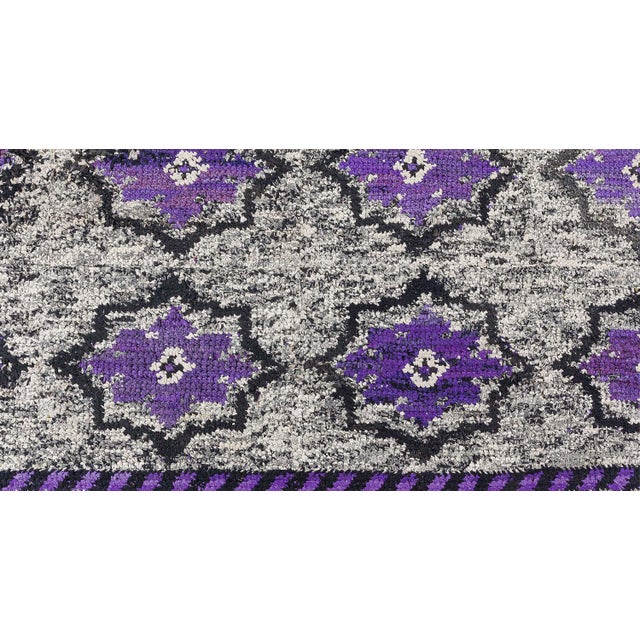 Doris Leslie Blau Vibrant Vintage American Hooked Rug in Purple and Grey For Sale - Image 10 of 10