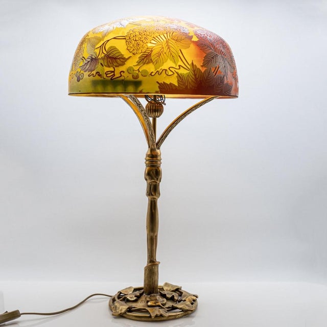 This exquisite Art Nouveau table lamp with multicolor flowers is a real eye catcher. Made by Daum in Nancy, France. A...
