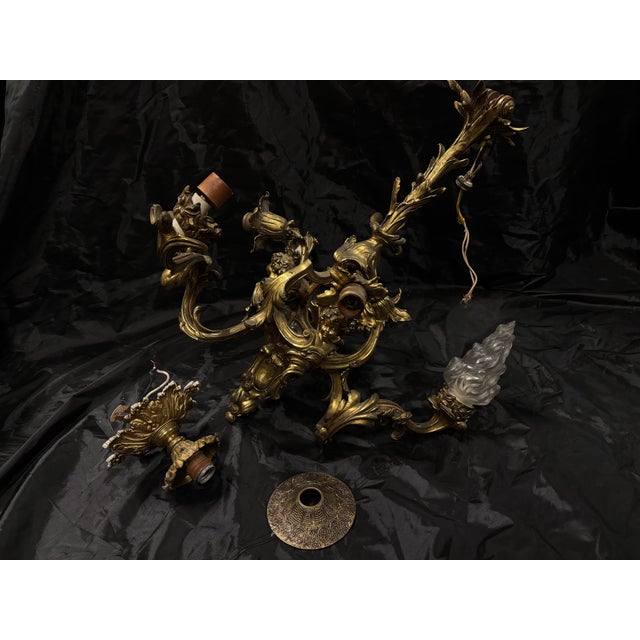 Neoclassical 19th Century Gilt-Bronze Three Arm Chandelier With Cherubs & Acanthus Leaves For Sale - Image 3 of 5