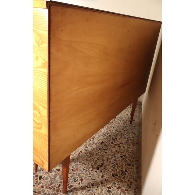 Mid-Century Maple and Sycamore Sideboard in the style of Vittori Dassi, 1950s For Sale - Image 12 of 18
