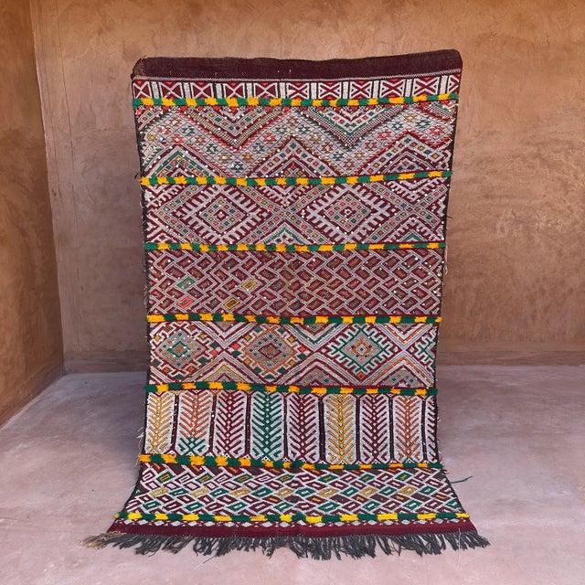 This vintage Moroccan rug is a true powerful women's artistic creation that is the first thing our eyes get caught when we...