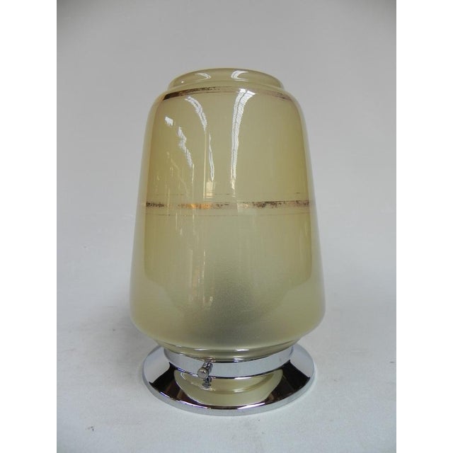 Total height: 20 cm. Ø glass shade: 12 cm. The lamp has a small bulb holder (E14). Origin: France, 1930s. Material:...