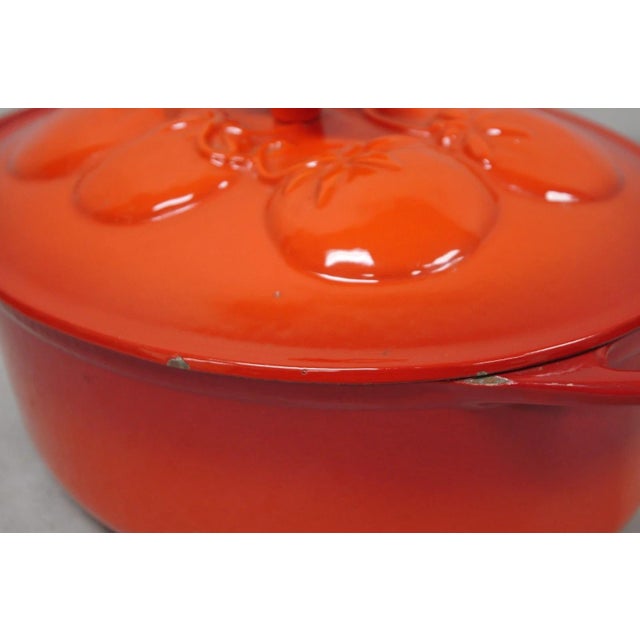 Red Technique 4 Quart Red Cast Iron Dutch Oven Covered Pot With Tomato Design on Lid For Sale - Image 8 of 13