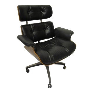 Mid-Century 670 Walnut / Leather Rolling Desk Chair by Selig For Sale
